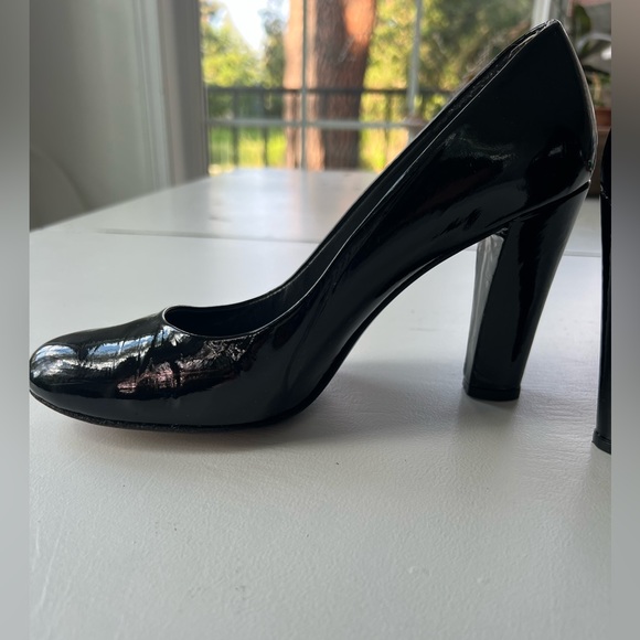 Stuart Weitzman Black Patent pumps size 8 - Picture 4 of 12